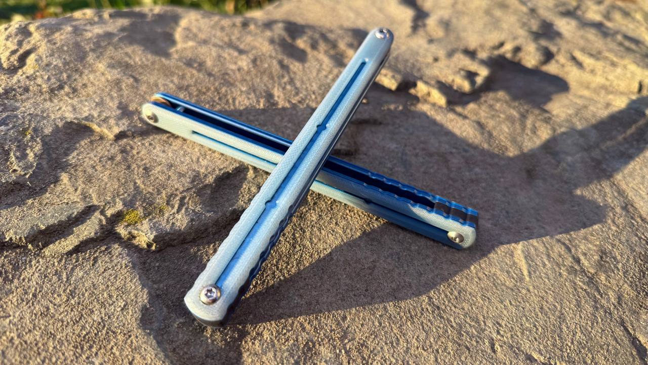 G10 Kraken V2 Handles: Transparent Blue w/ Blue Ano