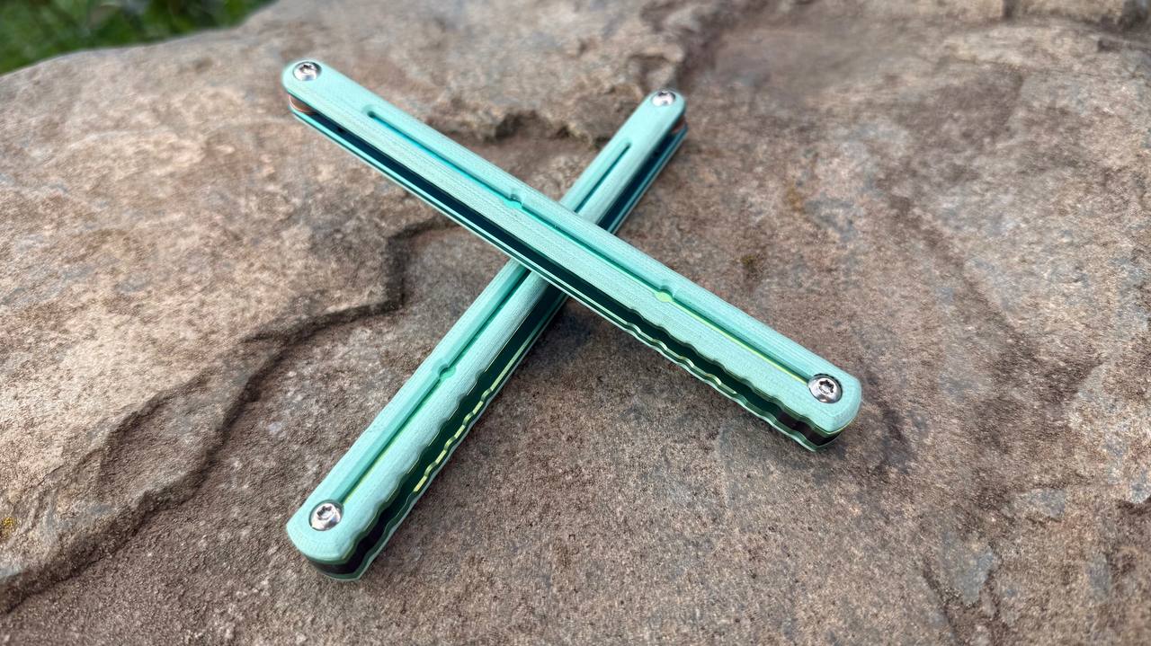 G10 Kraken V2 Handles: Tiffany Green G10 w/ Teal to Green fade Ano