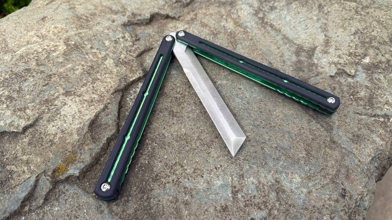 S35VN Flagship Tanto G10 Kraken: Black G10 w/ Jeweled Green Ano (sharpened swedge)