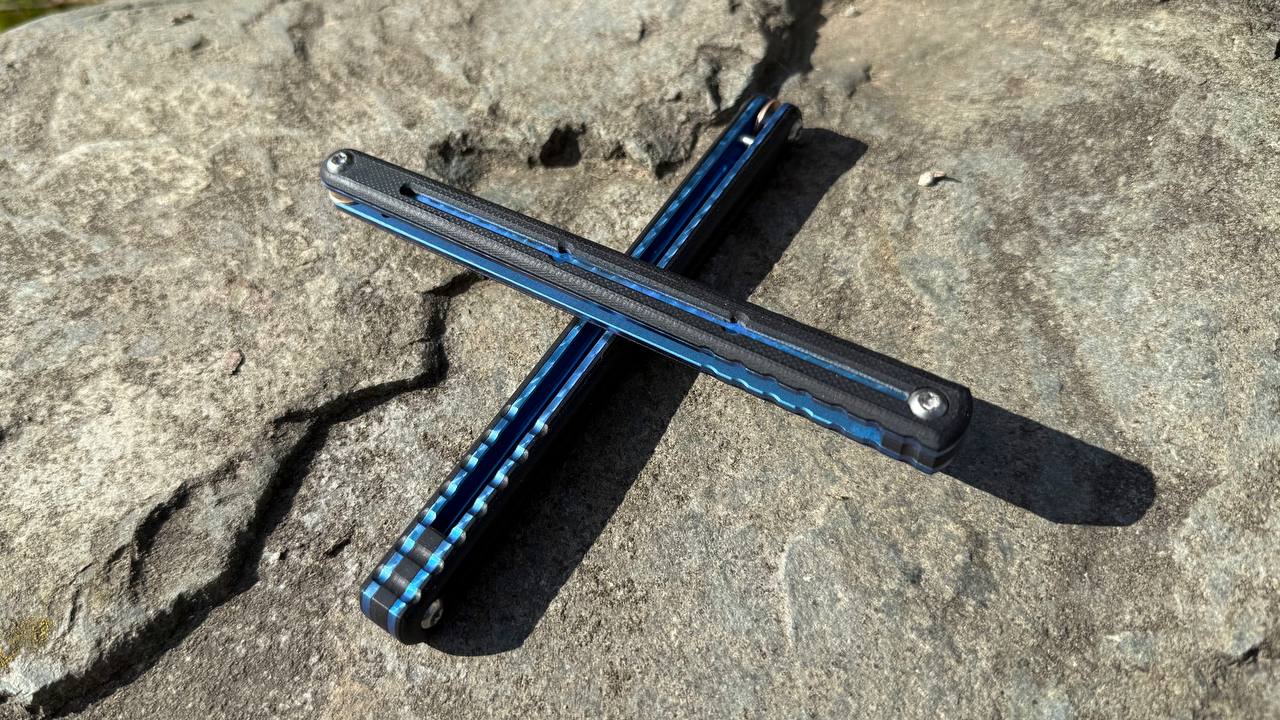 G10 Kraken V2 Handles: Black G10 w/ Blue Ano